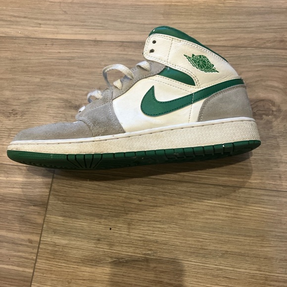 NIKE AIR JORDAN 1 MID SE GREY PINE GREEN SNEAKERS MENS SIZE 7Y - Picture 6 of 7